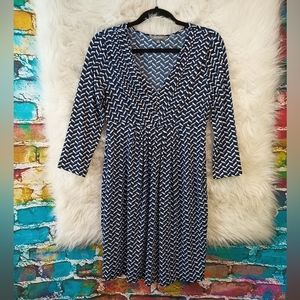 Daisy Fuentes Blue and White Long Sleeve V-neck Pattern Pleated Dress Size S